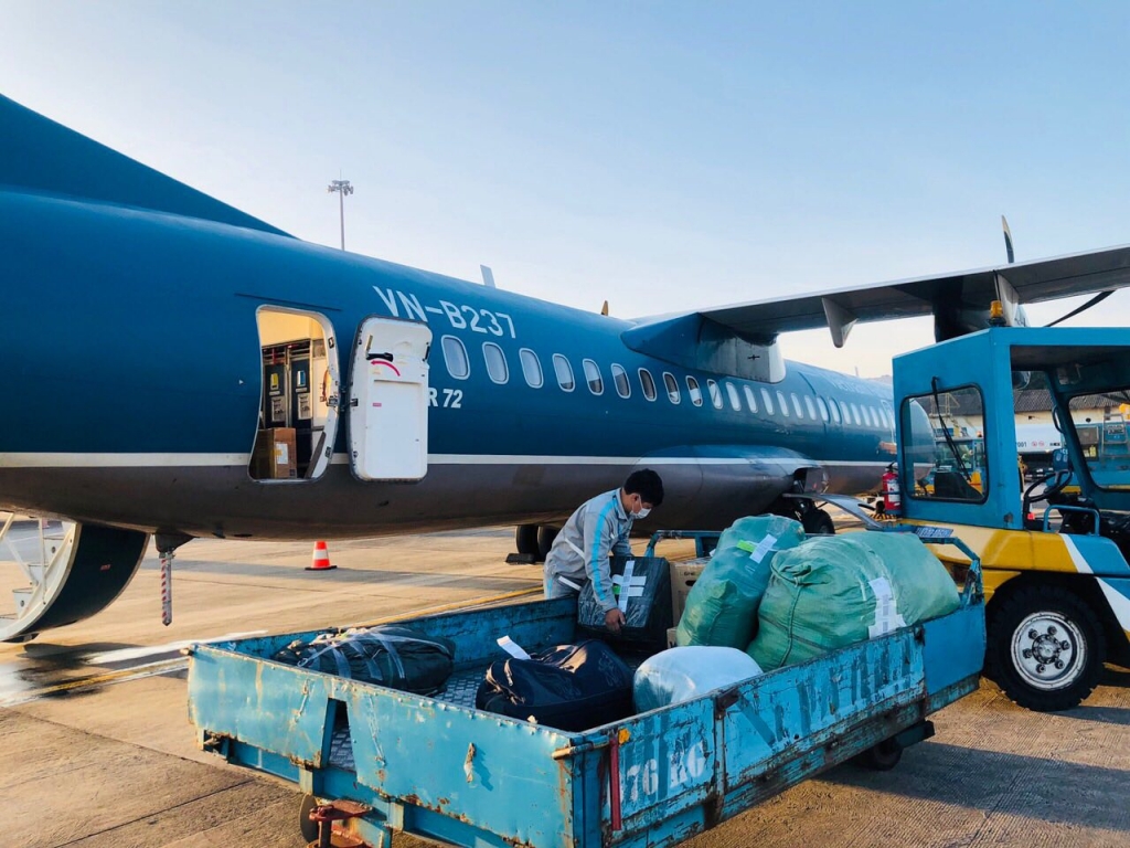Vietnam Airlines Group tiếp sức giúp miền Trung vượt qua bão lũ