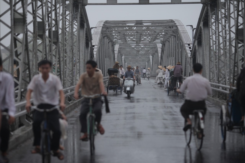 Hoàng Hà và Avin Lu thể hiện đầy cảm xúc trong tập đầu podcast Nắng thủy tinh