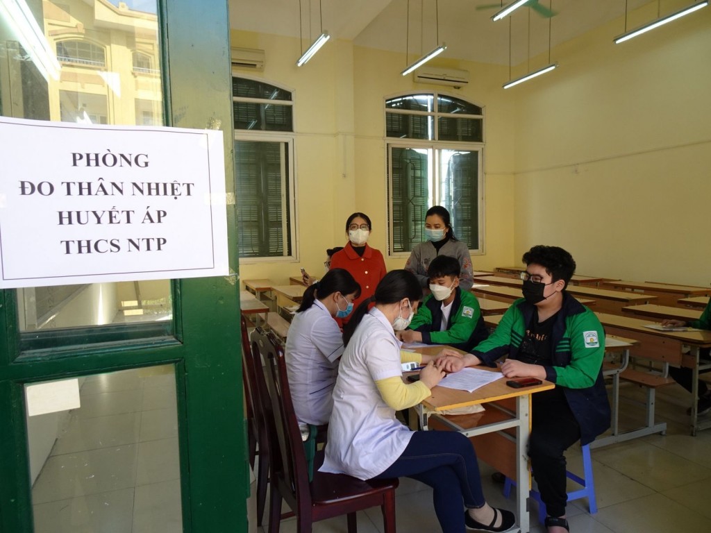 Quận Ba Đình tổ chức tiêm phòng vắc xin Covid-19 cho học sinh lớp 9 Quận Ba Đình tổ chức tiêm phòng vắc xin Covid-19 cho học sinh lớp 9