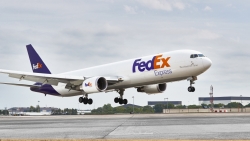 FedEx vận chuyển lô vaccine Covid-19 đầu tiên trên khắp nước Mỹ