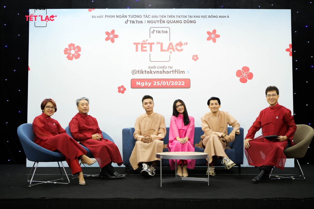 Đại diện TikTok và đoàn làm phim Đại diện TikTok và đoàn làm phim