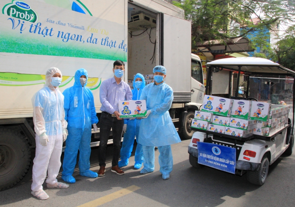 Tại Hải Phòng, gần 600 em nhỏ tại Bệnh viện Trẻ em Hải Phòng cũng đã nhận được sự hỗ trợ từ Vinamilk