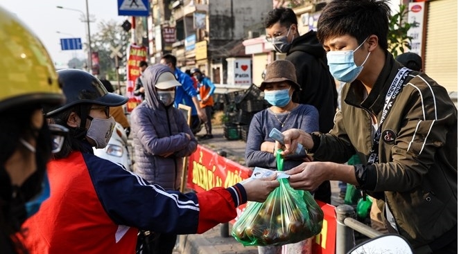 Người dân Hà Nội mua nông sản ủng hộ người dân vùng dịch
