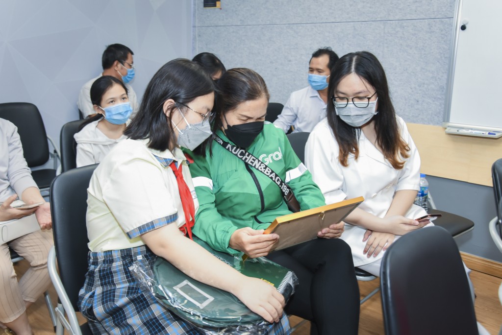 Grab Việt Nam và Everest Education trao 23 suất học bổng chương trình “Học bổng chồi xanh - Tương lai chắp cánh” cho con em đối tác
