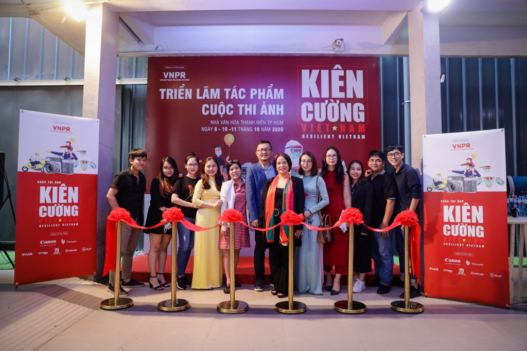 Cuộc thi ảnh “Kiên Cường Việt Nam” – một dự án cộng đồng được VNPR phát động trên toàn quốc với mục đích lan tỏa những hình ảnh ấn tượng về dân tộc Việt Nam kiên cường trong cuộc chiến phòng, chống dịch COVID-19 đã để lại nhiều ấn tượng sâu sắc