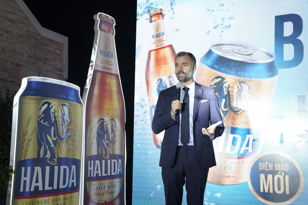 Ông Nathaniel Moxom_Tổng Giám đốc Carlsberg Việt Nam chia sẻ tại sự kiện ra mắt sản phẩm Halida mới