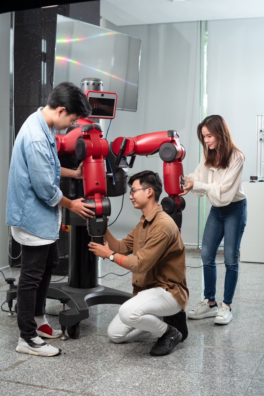 Sinh viên Khoa Kỹ thuật & Công nghệ Đại học RMIT trong giờ học thực hành trên lớp