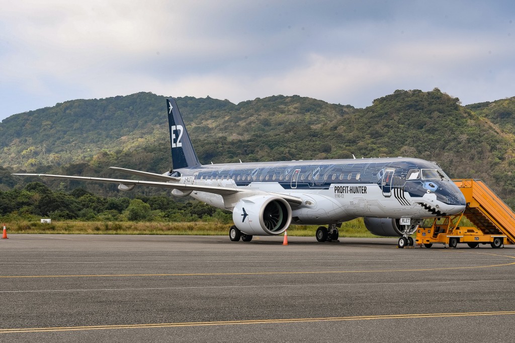 Trải nghiệm bay thử tàu bay Embraer E190-E2 TechShark tại Việt Nam