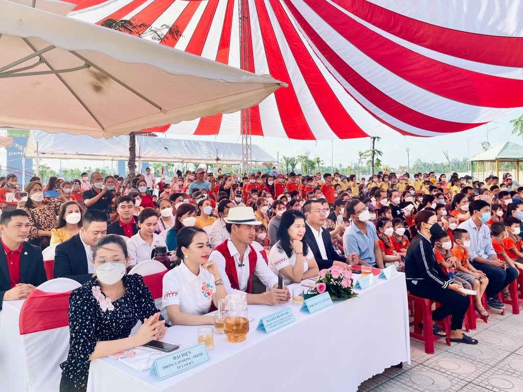 Chương trình “Sinh Con, Sinh Cha” đầu tiên trong bình thường mới mang lại lợi ích cho hơn 500 phụ huynh, trẻ em, cán bộ, giáo viên mẫu giáo thành phố Tam Kỳ, tỉnh Quảng Nam