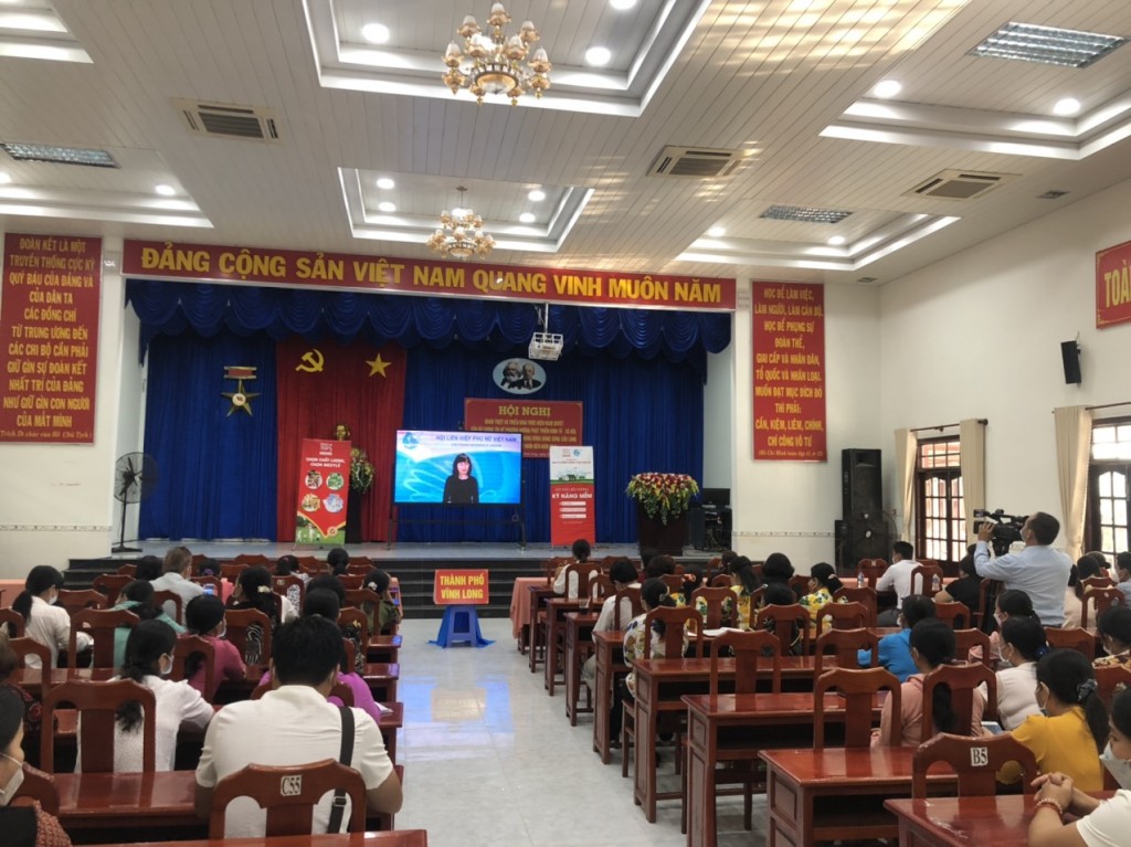 Hội thảo thu hút sự tham gia của gần 2.000 hội viên hội phụ nữ tại TP. Hồ Chí Minh và 15 điểm cầu tại 9 tỉnh