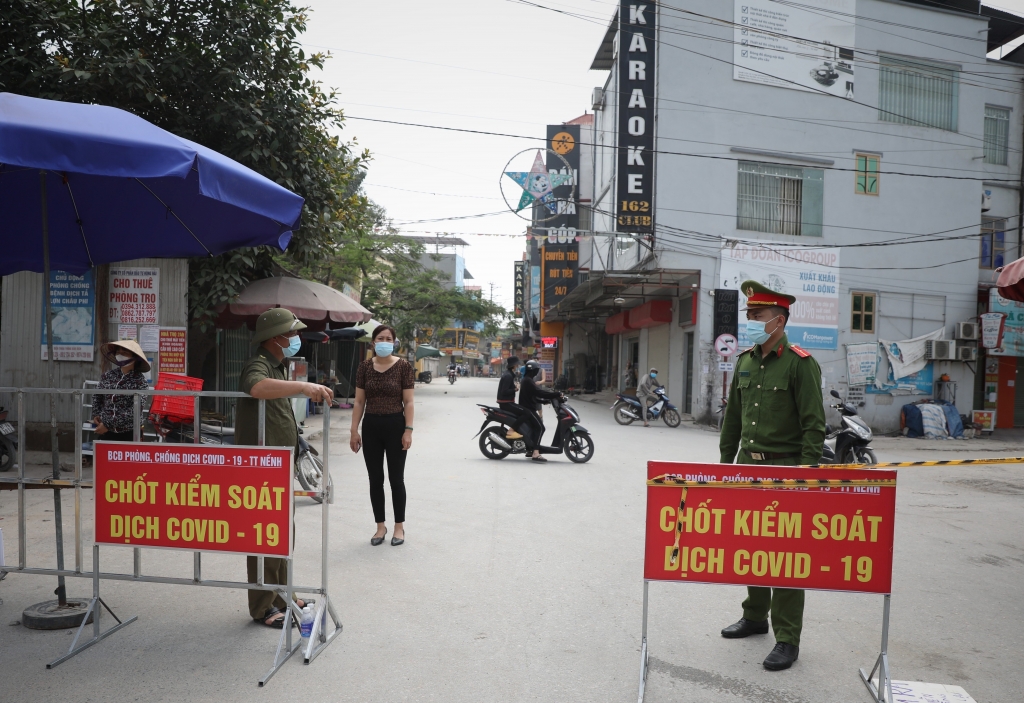 Chốt kiểm soát dịch tại tổ dân phố My Điền 1,thị trấn Nếnh, Việt Yên