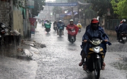 Thủ đô Hà Nội ngày có mưa rào và dông