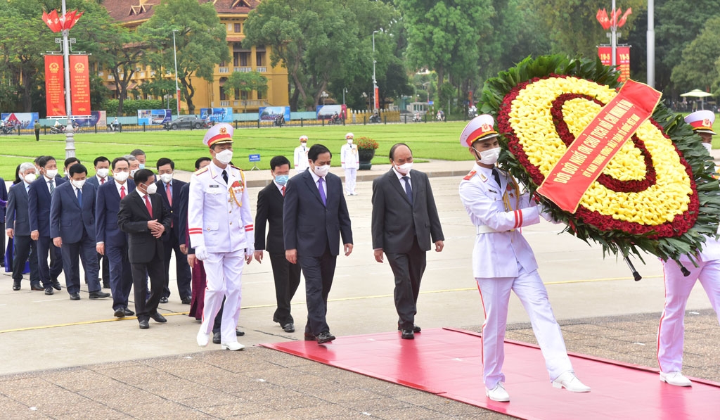 Đoàn đại biểu Ban Chấp hành Trung ương Đảng, Chủ tịch nước, Quốc hội, Chính phủ, Ủy ban Trung ương Mặt trận Tổ quốc Việt Nam vào Lăng viếng Chủ tịch Hồ Chí Minh