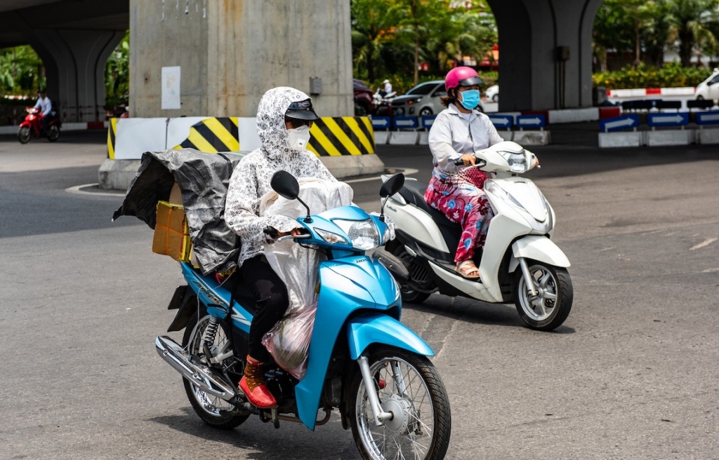 Ngày nắng nóng, chiều tối và đêm có mưa rào và dông vài nơi