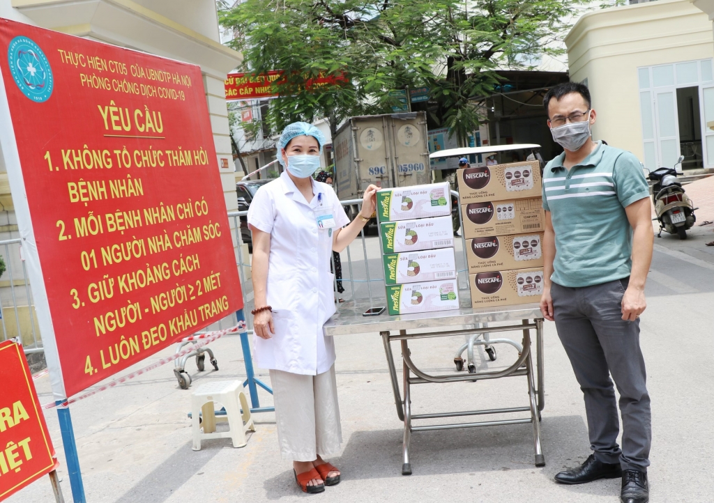 Sản phẩm dinh dưỡng, đồ uống Nestlé được chuyển đến các bệnh viện tuyến đầu chống dịch tại Hà Nội nhằm tiếp nguồn năng lượng cho các y, bác sĩ, nhân viên
