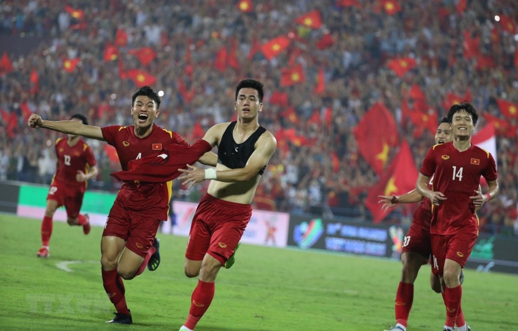 Niềm vui của Tiến Linh và đồng đội trong trận bán kết
