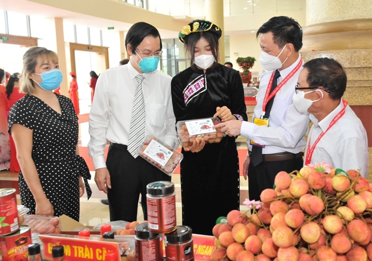 Toàn bộ nguồn hàng sẽ được thu mua, bảo quản, đóng gói theo quy trình nghiêm ngặt tại kho hàng của VinMart và FoodMap, đảm bảo tối đa hương vị tươi ngon của loại trái cây đặc sản này