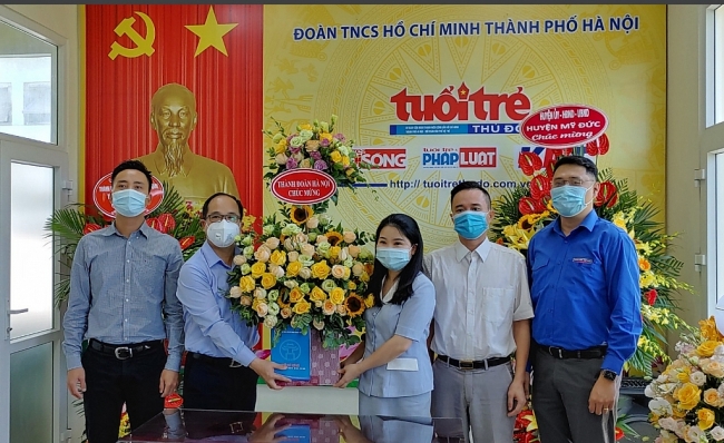 Lãnh đạo Thành đoàn Hà Nội chúc mừng báo Tuổi trẻ Thủ đô