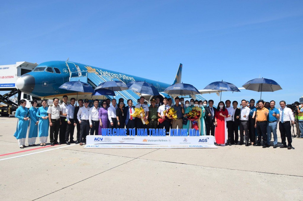 Vietnam Airlines trở hành hãng hàng không đầu tiên kết nối Singapore với Nha Trang