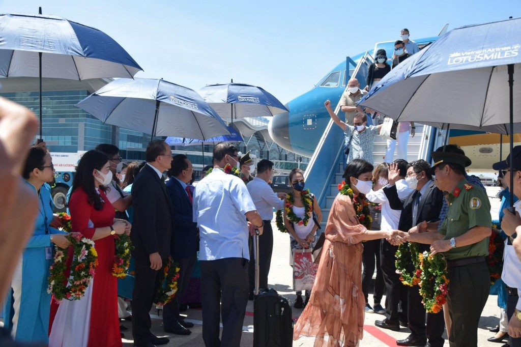 Vietnam Airlines trở hành hãng hàng không đầu tiên kết nối Singapore với Nha Trang