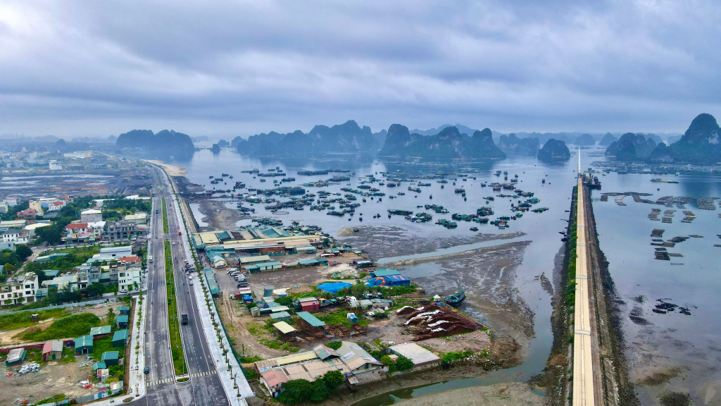 Hình ảnh do các nhà báo, phóng viên tham gia khóa tập huấn đi tác nghiệp thực tế tại thành phố Cẩm Phả, tỉnh Quảng Ninh