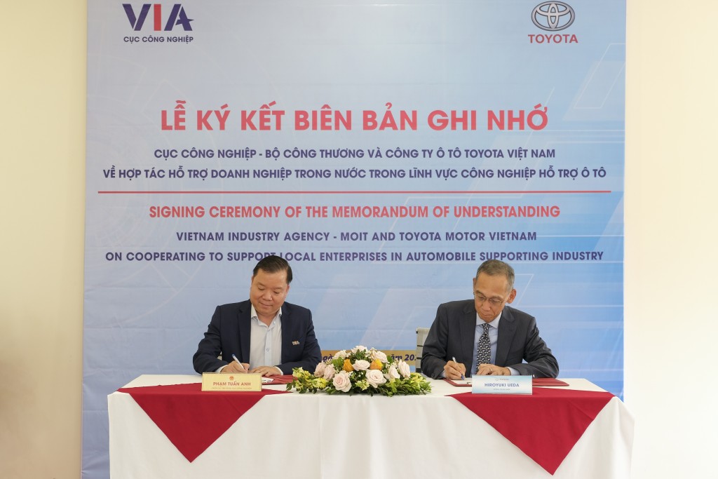 Đại diện Toyota Việt Nam và Cục Công nghiệp ký kết Biên bản ghi nhớ (2022-2023)