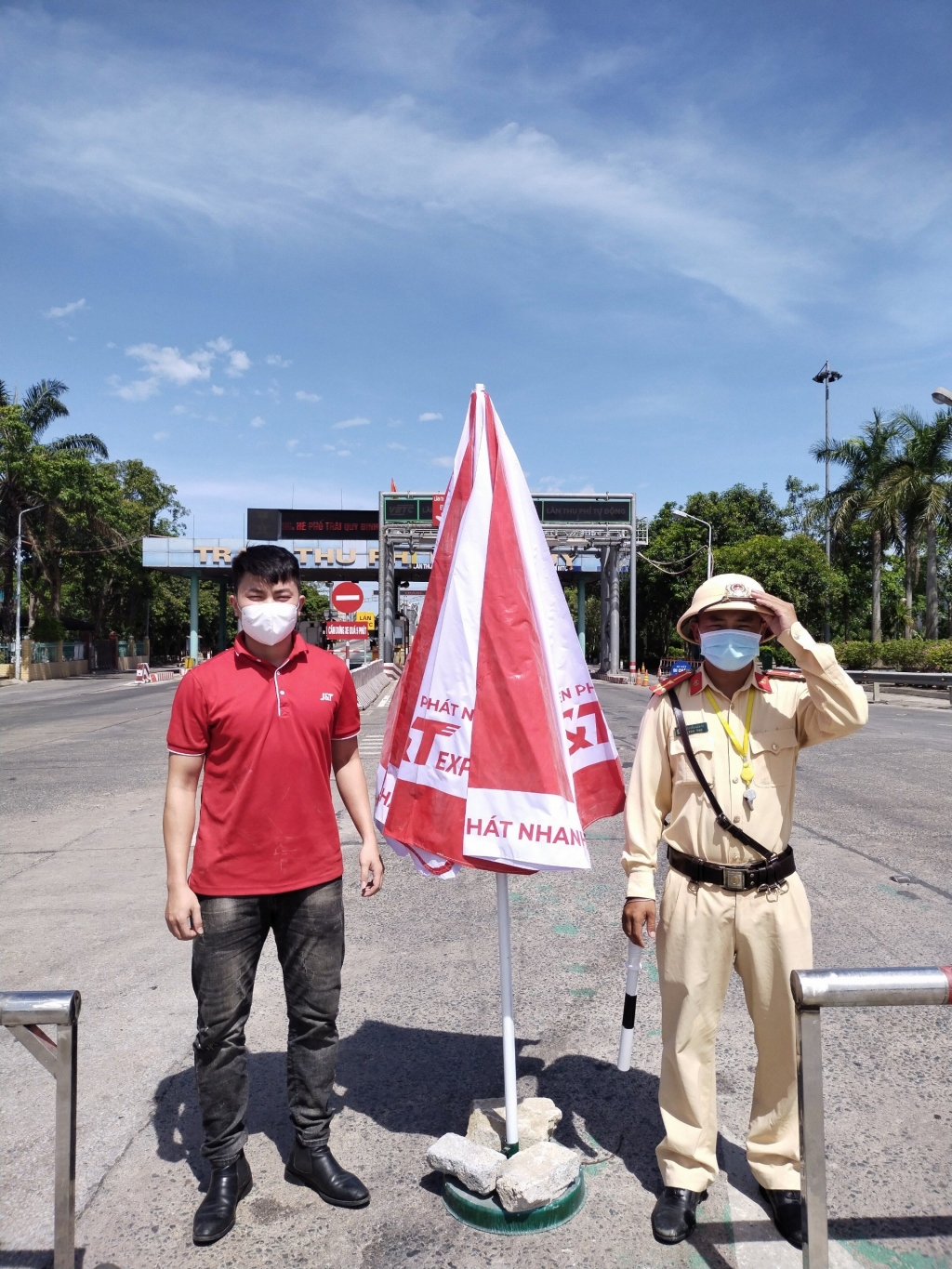 Tinh thần chung tay vì cộng đồng cũng được tập thể J&T Express lan toả rộng rãi