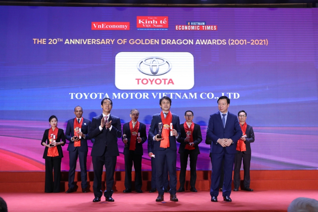 Toyota Việt Nam nhận giải thưởng Rồng Vàng 2021_1