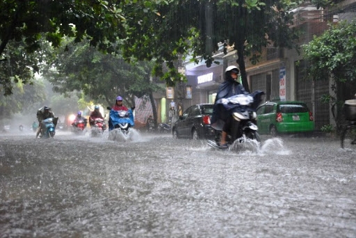 Nhiều vùng biển có mưa dông kèm thời tiết nguy hiểm