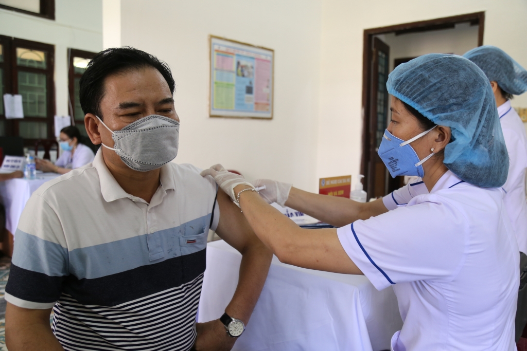 Tiêm vaccine phòng Covid-19