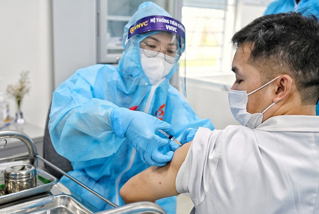 Tiêm chủng vaccine phòng Covid-19