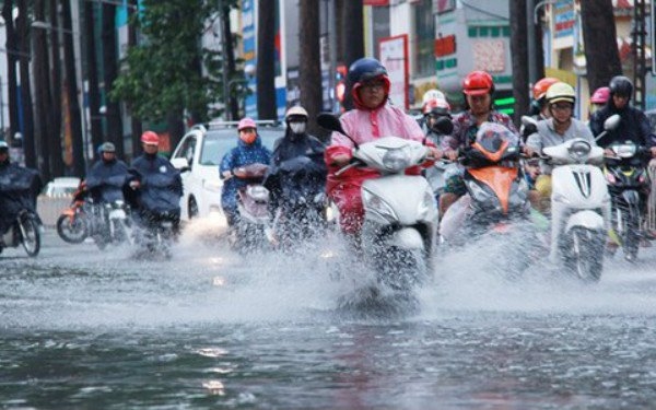 Nắng nóng kéo dài ở Trung Bộ