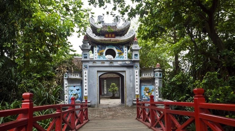 5301 ho hoan kiem va den ngoc son la quan the di tich nhat dinh phai ghe tai ha noi