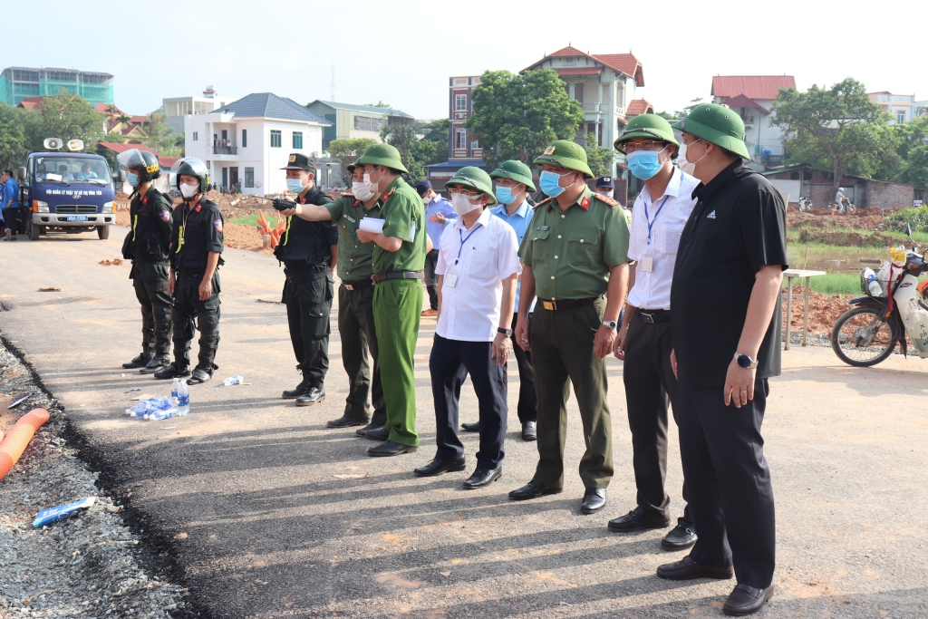 Lãnh đạo thành phố vĩnh yên chỉ đạo cưỡng chế ạ