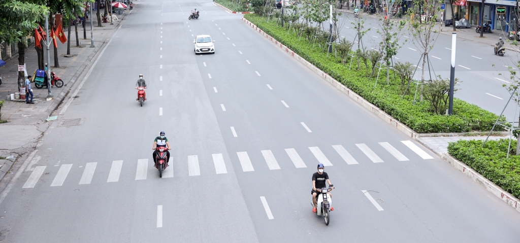 Hà Nội ngày nắng nóng, có nơi nắng nóng gay gắt