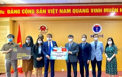 Quỹ UPS vận chuyển hơn 250.000 liều vaccine Covid-19 AstraZeneca và Moderna đến Việt Nam