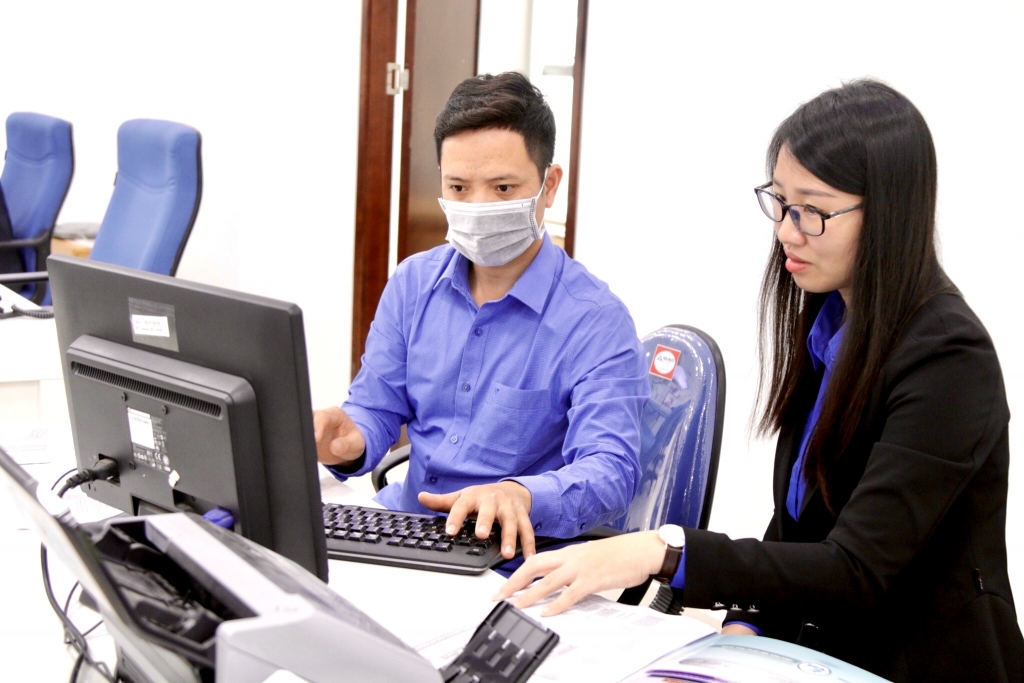 Đội Thanh niên tình nguyện hỗ trợ dịch vụ công trực tuyến mức độ 3, 4 hoạt động khá hiệu quả