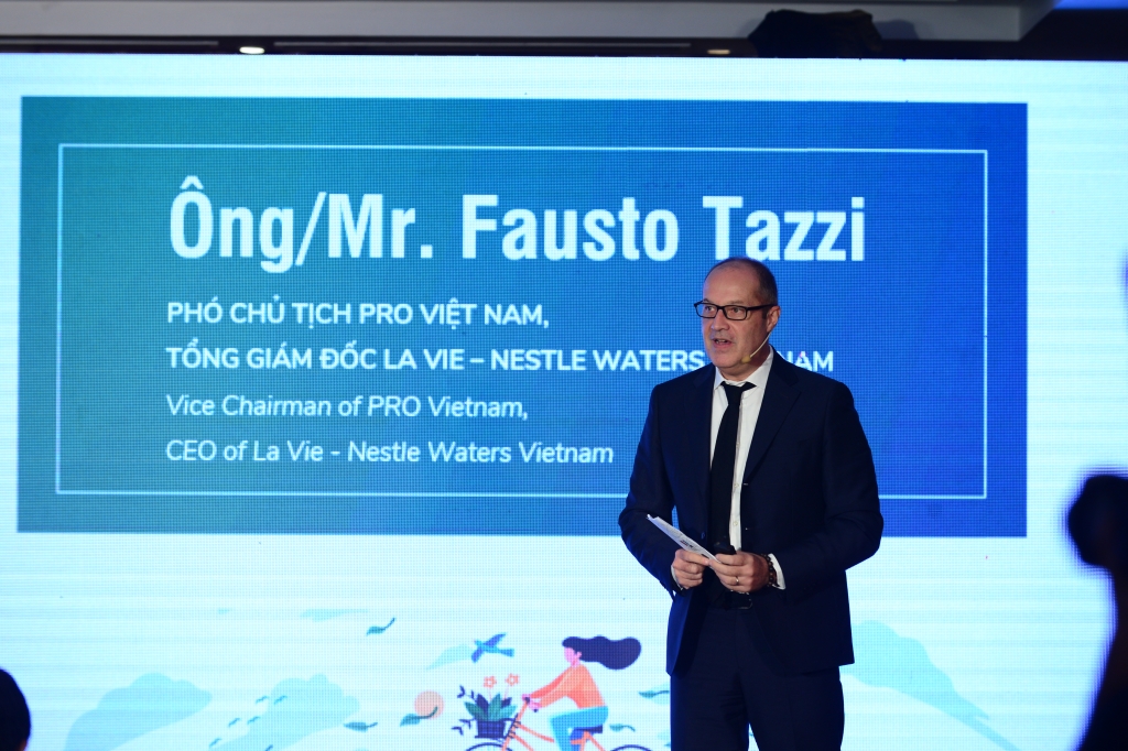 Ông Fausto Tazzi, Tổng Giám đốc Lavie Việt Nam, thành viên Nestlé Việt Nam, chia sẻ tại phiên về kinh tế tuần hoàn