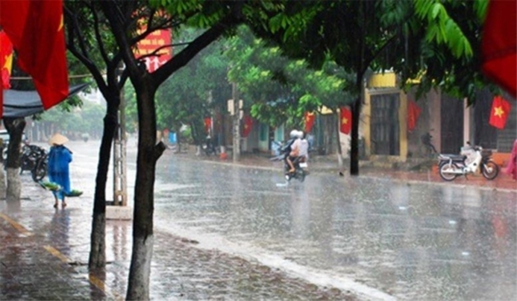 Thủ đô Hà Nội đêm có mưa rào và dông vài nơi