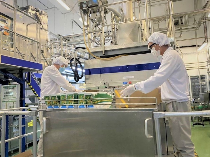 Nhân viên nhà máy Nestlé thực hiện phương án “3 tại chỗ” duy trì sản xuất_