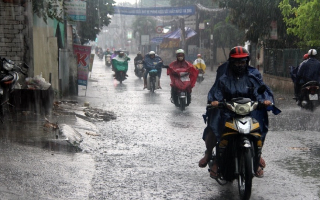 Tối 13/9, Hà Nội cục bộ có mưa vừa, mưa to