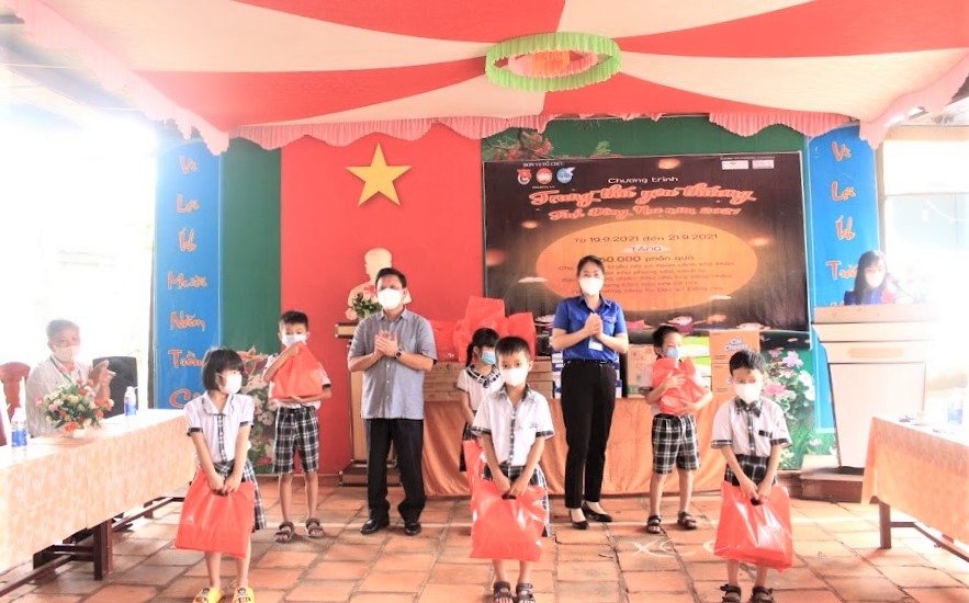 Nestlé Việt Nam phối hợp Tỉnh Đoàn Đồng Nai tổ chức chương trình Trung thu cho trẻ em hoàn cảnh khó khăn.