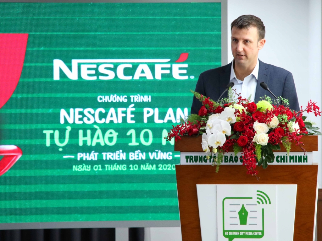 Ông Todd Yates, Giám đốc Kỹ thuật công ty Nestlé Việt Nam phát biểu bắt đầu buổi tọa đàm