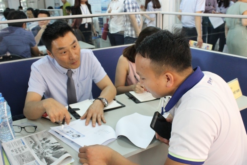 Lao động Việt Nam tham gia Phiên giao dịch việc làm dành cho lao động làm việc tại Hàn Quốc, Nhật Bản về nước