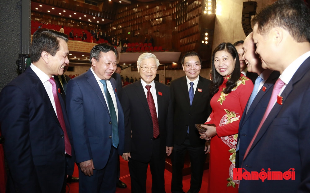 Tổng Bí thư, Chủ tịch nước Nguyễn Phú Trọng và các đại biểu bên lề Đại hội.