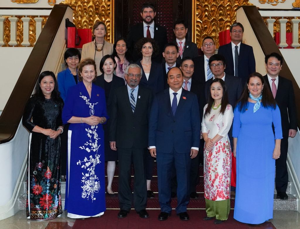 Thue tướng cùng các đại biểu