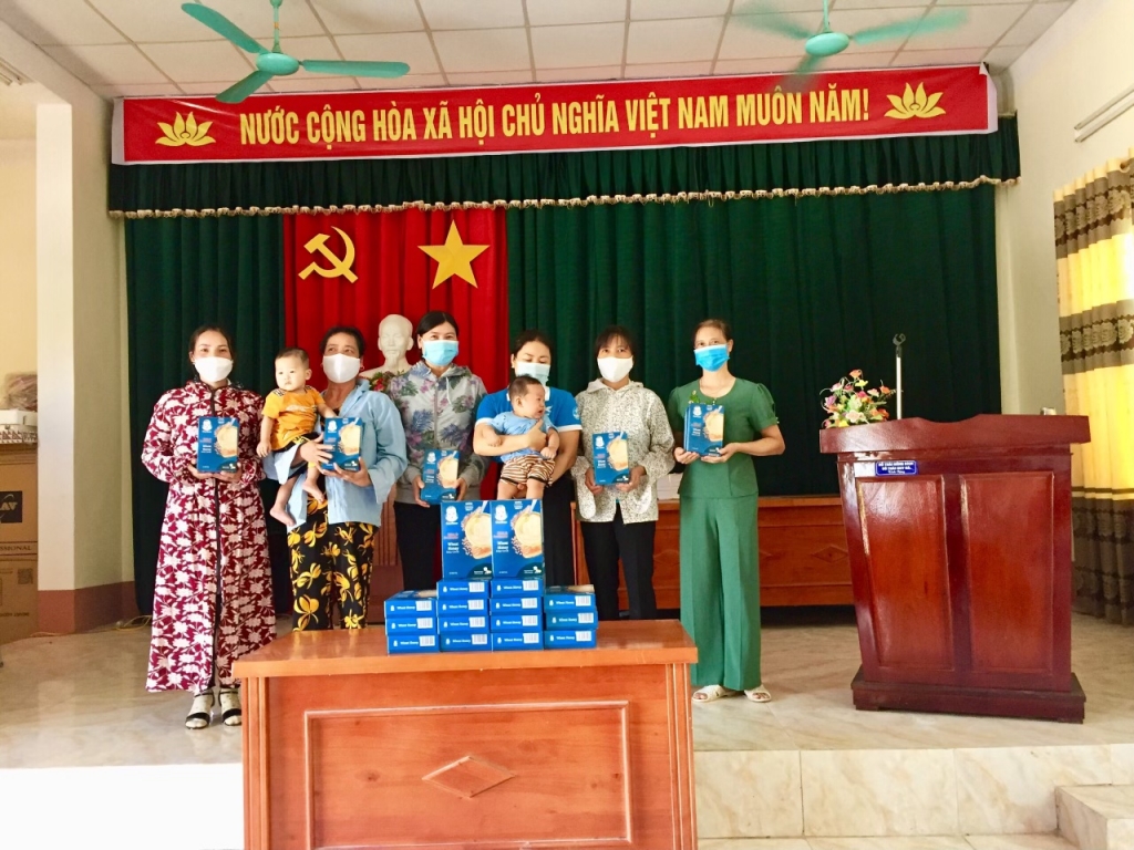 Nestlé Việt Nam hỗ trợ các gia đình khó khăn do ảnh hưởng bởi đại dịch Covid-19 thông qua hội liên hiệp phụ nữ tỉnh Hưng Yên