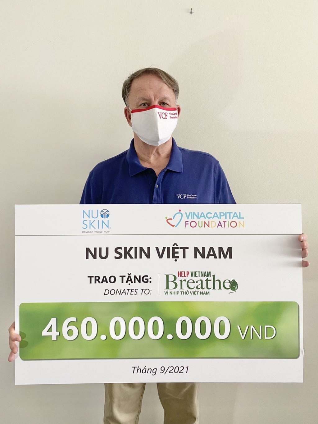 H7-Đại diện VinaCapital Foundation nhận tài trợ từ Nu Skin Việt Nam