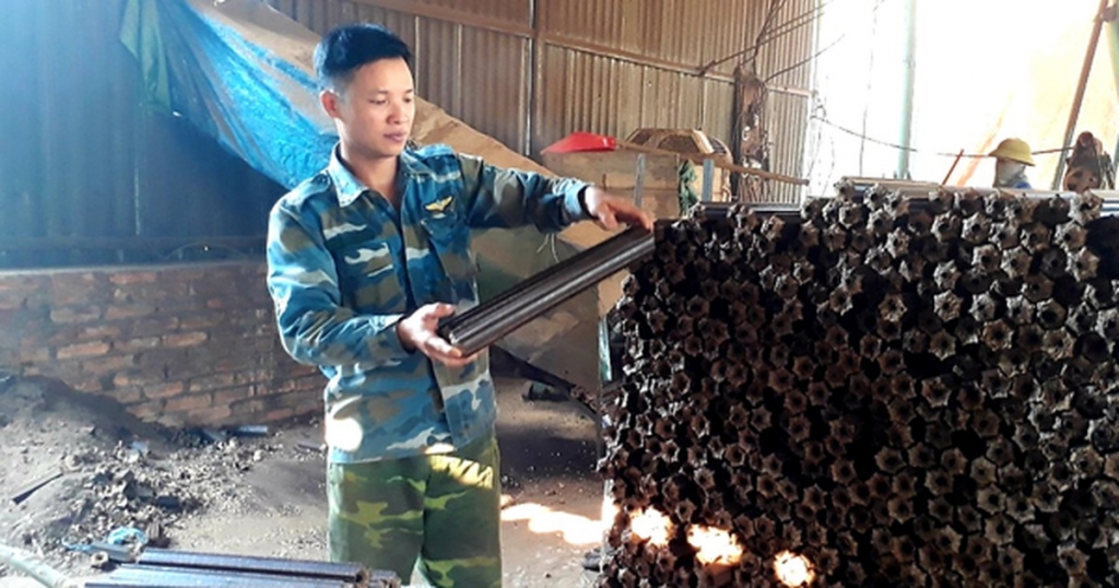 Anh Vương chuyển hướng sang làm than trấu không khói phục vụ nhu cầu người tiêu dùng