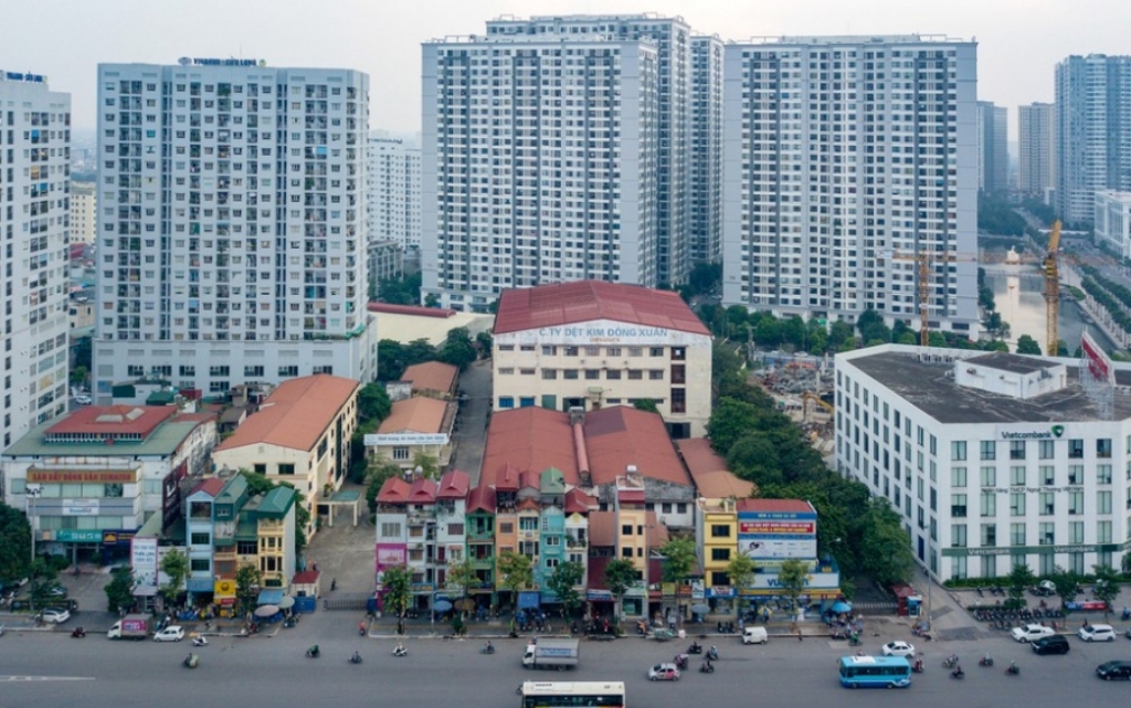 Nhà máy Dệt kim Đông Xuân nằm giữa khu dân cư phường Vĩnh Tuy, quận Hai Bà Trưng khiến môi trường nơi đây thường xuyên ô nhiễm